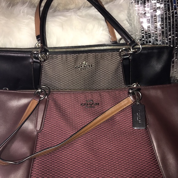 COACH HANDBAG/ BURGUNDY - Picture 1 of 4
